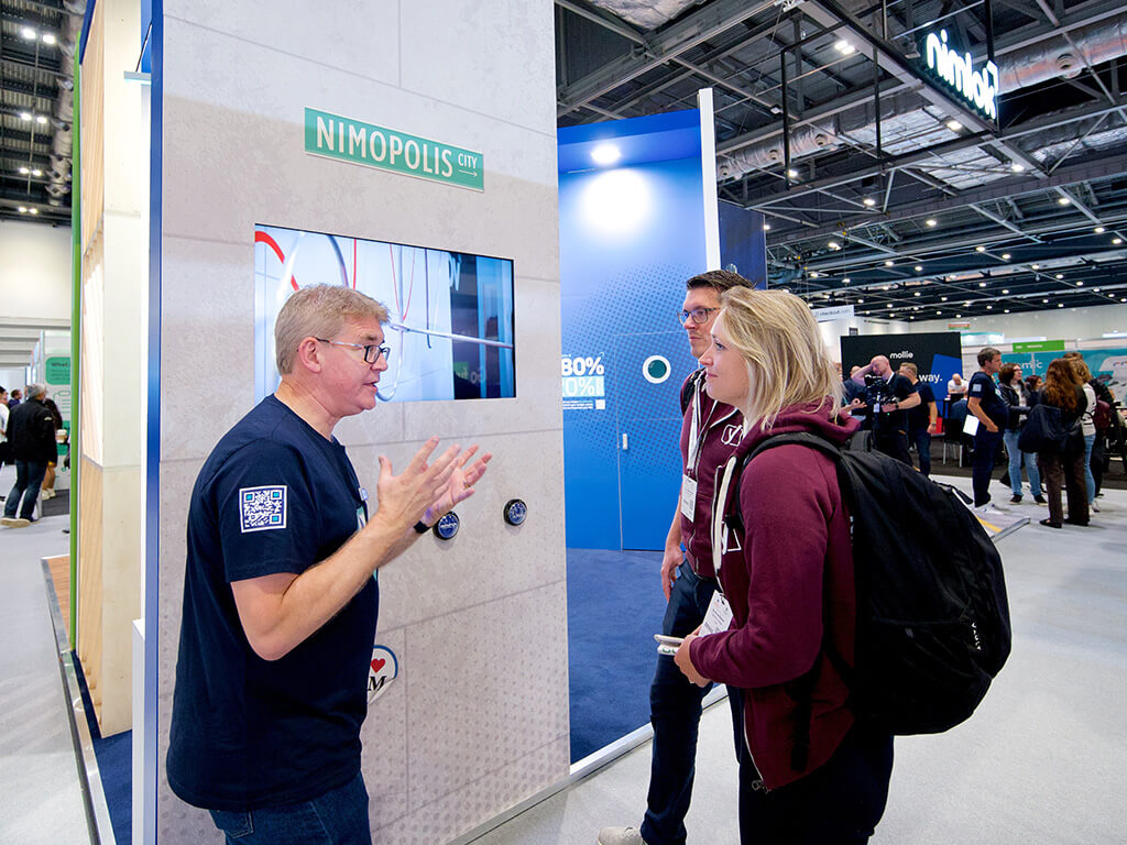 Read more about the article The Vital Importance of Staff Training for Your Upcoming Exhibition